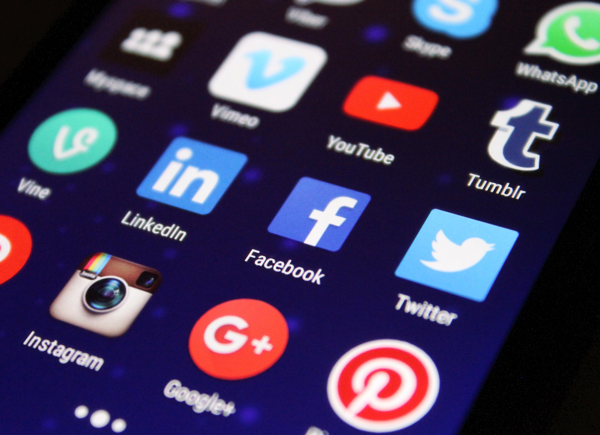SOCIAL MEDIA
